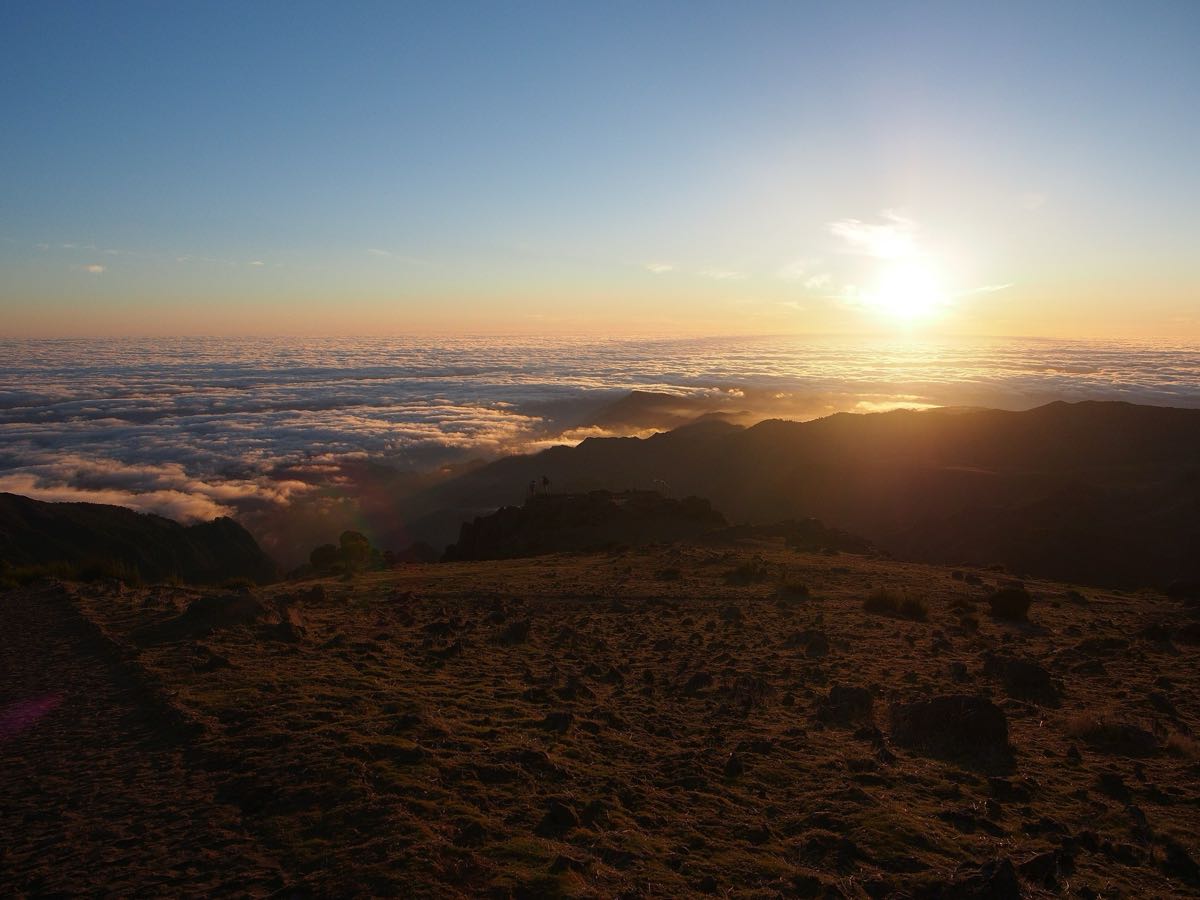Sunrise over the sea of cloud, seen from Pico do Areeiro on Madeira.